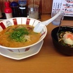 博多麺王 - 赤ラーメンとチャーシュー丼
            