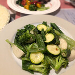 レストーレ エゼ - 有機野菜と季節の野菜サラダ、本日のお肉料理(鹿)