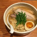 臥龍 - 炙りチャーシュー+半玉（4月）