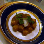 ナーガルジュナ - ひよこ豆を煮込んだものにカレーソースをかけたもの