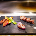 Teppanyaki Suteki Kitanozaka - A5黒毛和牛サーロインステーキの鉄板焼き 季節野菜を添えて