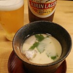 炭火焼鳥 三日月 - ビールに茶碗蒸し