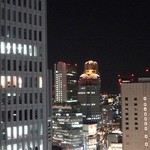 みつけ - 西方面。　左は、阪急百貨店・本店のビル。真ん中は、ハービスENT&OSAKA（ザ・リッツカールトン大阪）。　　右は、大阪駅ビル。