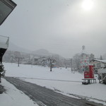 石臼挽き蕎麦香房 山の実 - スキー場の目の前なので11月でも一面銀世界