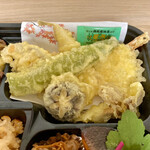 西条温泉とくら - 秋の特製弁当(¥1,200)　天麩羅（海老・キス・蓮根・椎茸・舞茸・万願寺唐辛子）