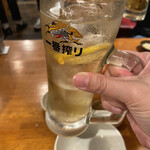 亀戸ホルモン - レモンスライス入りハイボール