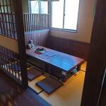 もつ炊き 大衆焼肉 赤井 - 二階改装してキレイになりました。個室完備、仕切りを外して団体様もOK