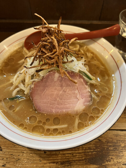 味玉辛味噌らーめん 豚鶏しっかり煮出しの分厚いコク 芳醇な発酵感と甘味の味噌 そして自家製辣油の辛さと香り By Tomassoon 東京味噌らーめん 鶉 うずら 武蔵境 ラーメン 食べログ