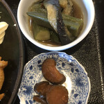 Kurobee - 小鉢と漬物