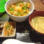 Chaikuro - 海鮮ユッケ丼のランチ
