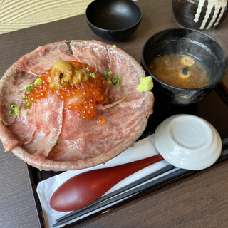 吉祥寺 肉ドレス海鮮丼_1