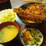 天麩羅 たけなわ - ３色かき揚げ丼（1100円）に穴子（500円）プラス　1100