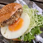 リヨン セレブ - 「月見バーガー」360円也＋税。