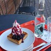 オーギヤカフェ - 料理写真:ベリーとソフトクリームのワッフル