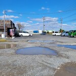 ラーメン尾ばな - 広々駐車場