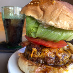 e-Burgers - 折りたたむレタスが特徴的。背高のっぽなe-バーガー