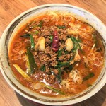 FLAT - 台湾ラーメン。ラー油・にんにくが効いてます！