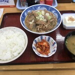 市場食堂 - 豚もつ煮定食（630円）