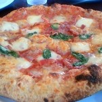 GROVE CAFE - 辛いサラミとモッツァレラのピツァ