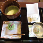 百余亭 - 薄茶＋糀ジェラート 1100円(税込)　(2021.9)