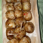 たこ焼まるちゃん - たこ焼き16個入り560円。