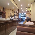 COFFEE HOUSE maki - 細長い店内