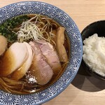 麺屋一燈 - 清湯醤油ラーメン+味玉+小ライス