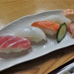 Chiisanawafuurestauran shoufuku - 鮪、イカ、サーモン、カワハギ、蒸し海老