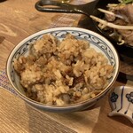 Kitchen - 九頭竜まいたけの炊き込みかご飯:
                        大きな良い九頭竜まいたけが買えたと、今回は炊き込みご飯。とてもしっかりした味わいで美味しい！
                        九頭竜まいたけも惜しみなくゴロゴロ入っているのが嬉しいです‼︎