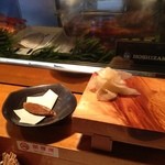 弘寿司 - 最初は自家製カラスミ。