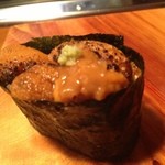 弘寿司 - 雲丹。少し炙ってます。