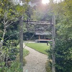二の丸茶室 - お庭の入り口