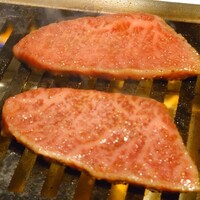 ビーフキッチン 渋谷店 - みすじを焼いたらヤンニョムを付けて食べます♪