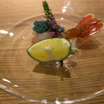 島津 - 卵たっぷり増毛のボタンエビ　ネットネトの身にプチプチが楽しい食感料理　麦のソーダ割りがよく似合う