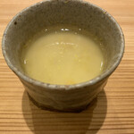 島津 - 噴火湾毛蟹茶碗蒸し　味の濃い毛蟹の風味を邪魔しない柔らかな風味の茶碗蒸し　握りに向かう前の中締めとして抜群の存在感