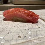 島津 - 大トロ　確かにマグロも美味しいのですが島津さんのシャリが本当によく合うと思う　お隣のレジェンドもそう仰っていたから間違いない！