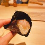 すし寿 - 巻いていただきます♪海苔も美味しいの…
