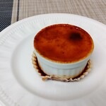 オーボンヴュータン - 「オーボンヴュータン」  カスタードにスポンジと洋梨が入ってて表面はブリュレされてます　リキュールが効いてますがホワホワしなかったデス