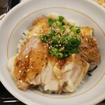 Nakau - うま塩豚角煮丼　690円