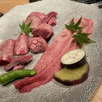 北新地 肉料理 名門 - 長いのはタン