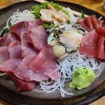 hide’s dining 遊 - 日本酒の会の日。刺身もたっぷり。