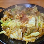 hide’s dining 遊 - Hormoneカレー炒め。メッチャ量ある。