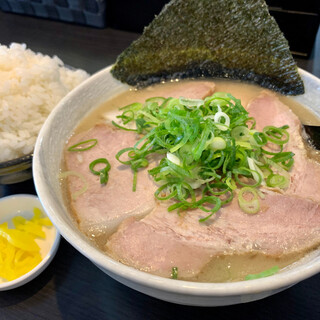 徳島ラーメン ふじい_1