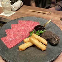 焼肉うしごろ 銀座店 - ザブトンと海鮮春巻き（トリュフソース仕立て）
