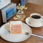 けんちくとカフェ　kanna - 料理写真:つぶつぶいちごケーキ