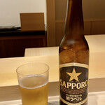 鮨 はしもと - 瓶ビール小瓶からいただきます♪