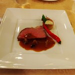 フォーシーズン・ダイニングルーム - 10/15　黒毛和牛のロースト　マデラ酒風味の茸ソース