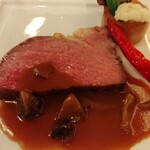 フォーシーズン・ダイニングルーム - 10/15　黒毛和牛のロースト　マデラ酒風味の茸ソース　アップ