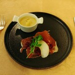 フォーシーズン・ダイニングルーム - 10/16　生ハムとさつま芋のプリン　南水を添えて