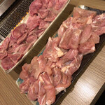 ホルモン焼まる屋 - タン塩と鶏塩